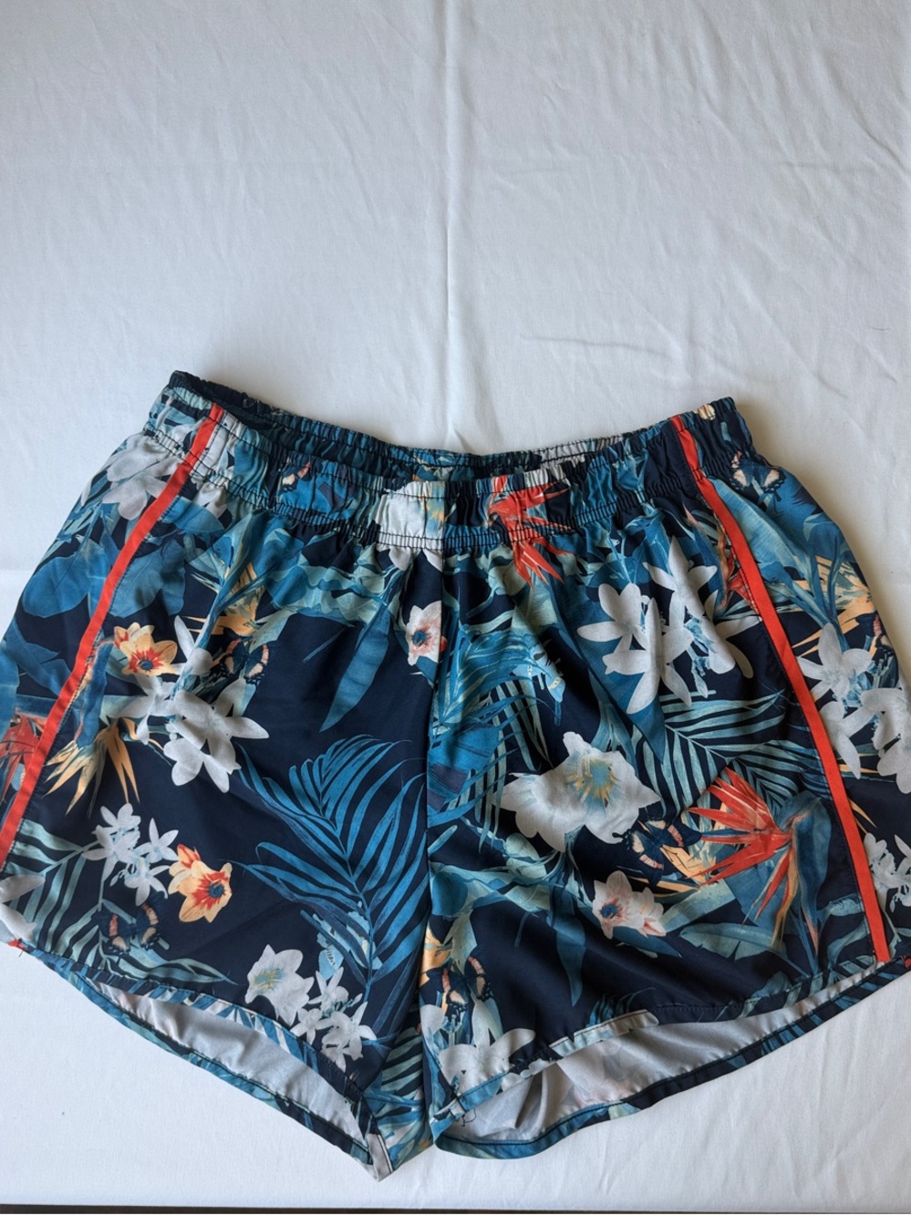 Xersion Women's Navy Tropical Floral Athletic Shorts with Red Trim